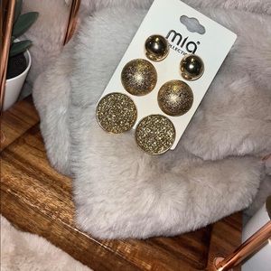 Beauty set of gold earrings